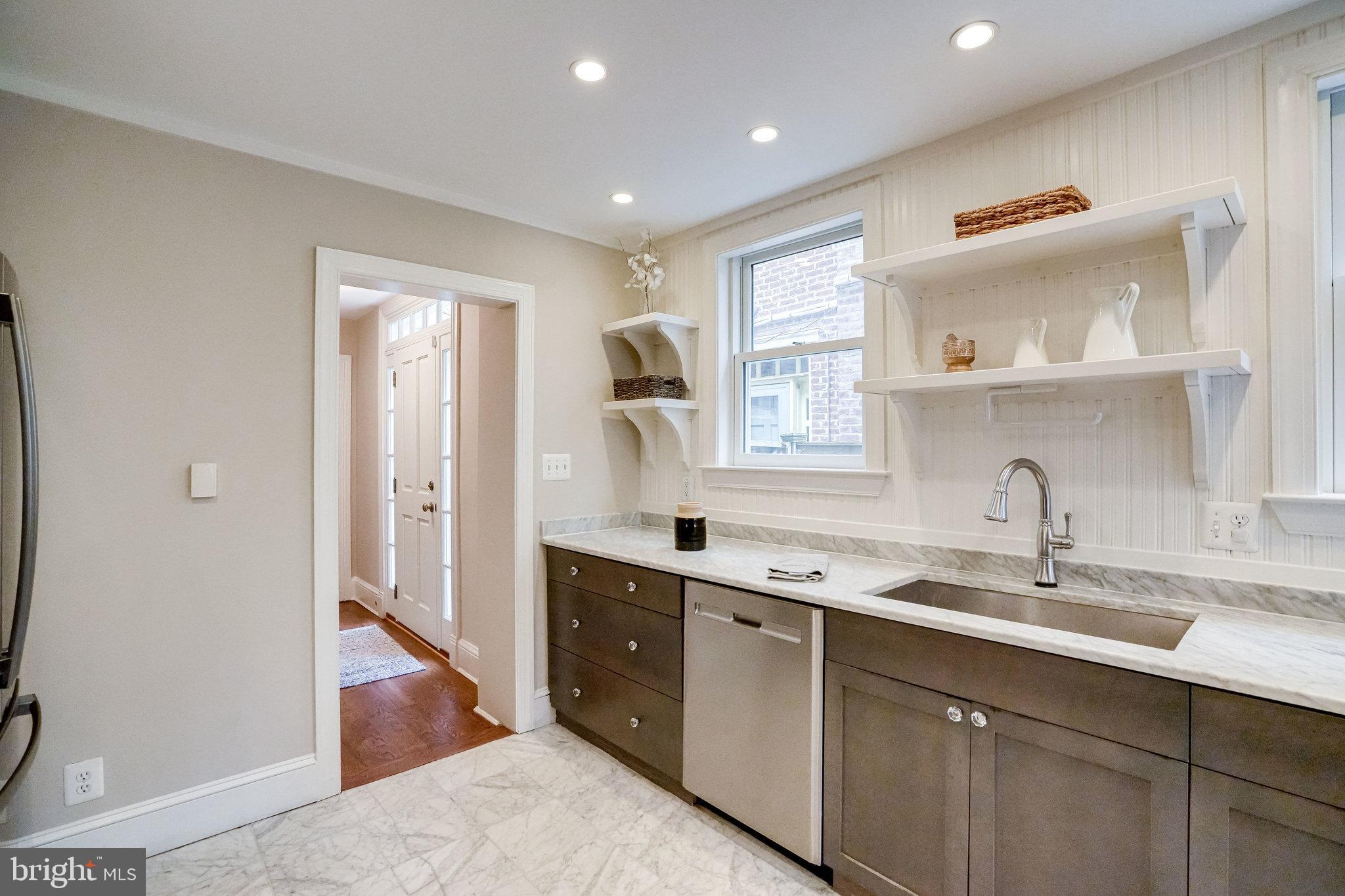 611 G Street Southeast Washington, DC 20003 - Photo 12 of 30 Subway tile backsplash with additional shelving