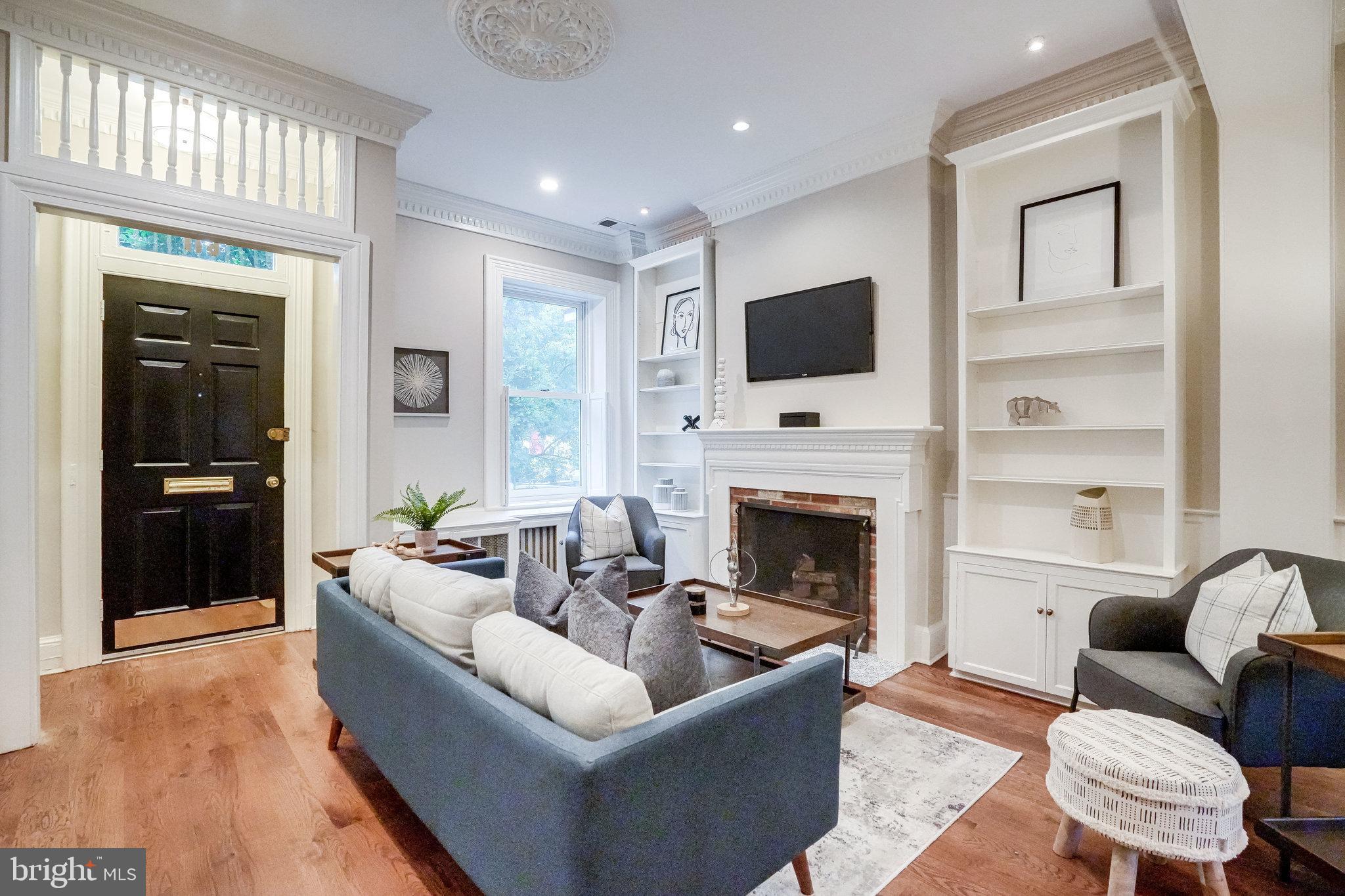 611 G Street Southeast Washington, DC 20003 - Photo 6 of 30 Recessed lighting and crown molding