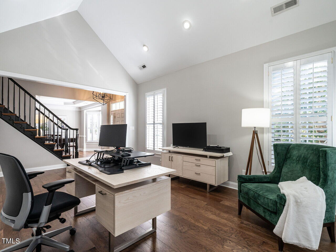 007-1280x960-living-room