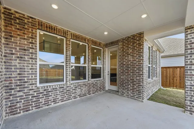 a view of an entryway of the house