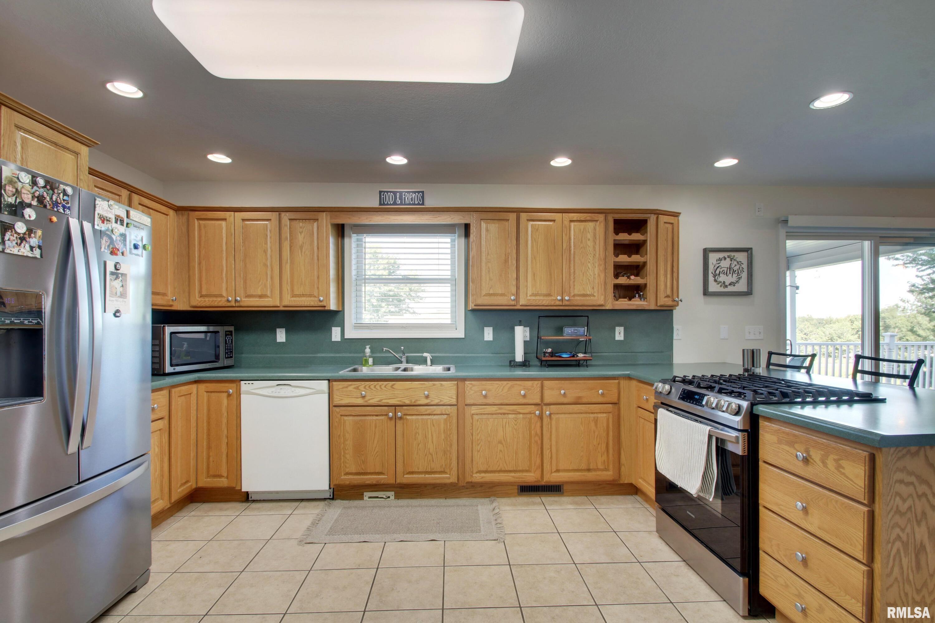 1122 Maas Road Quincy, IL 62305 - Photo 12 of 28 Gallery Image 12