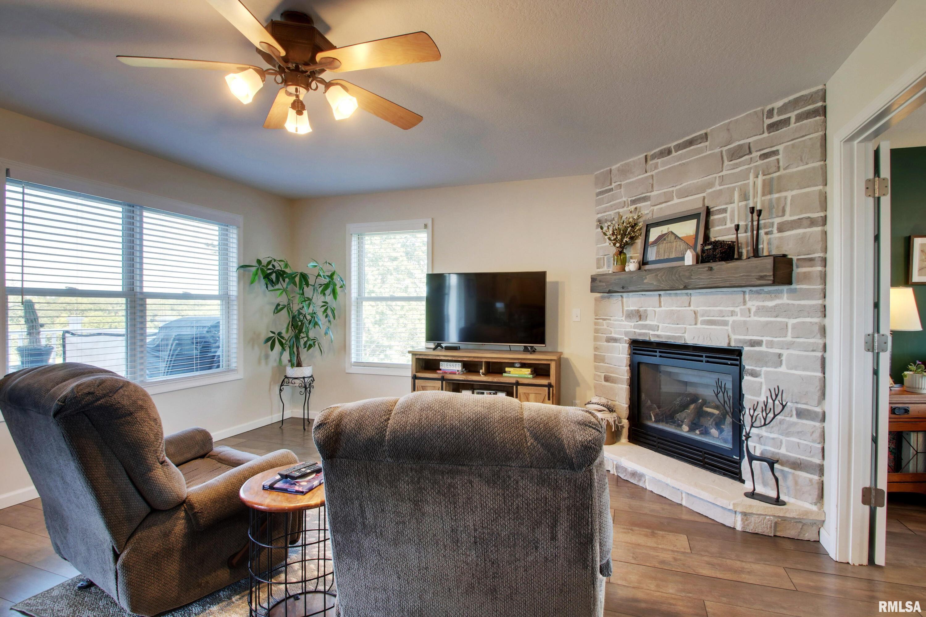 1122 Maas Road Quincy, IL 62305 - Photo 8 of 28 Gallery Image 8