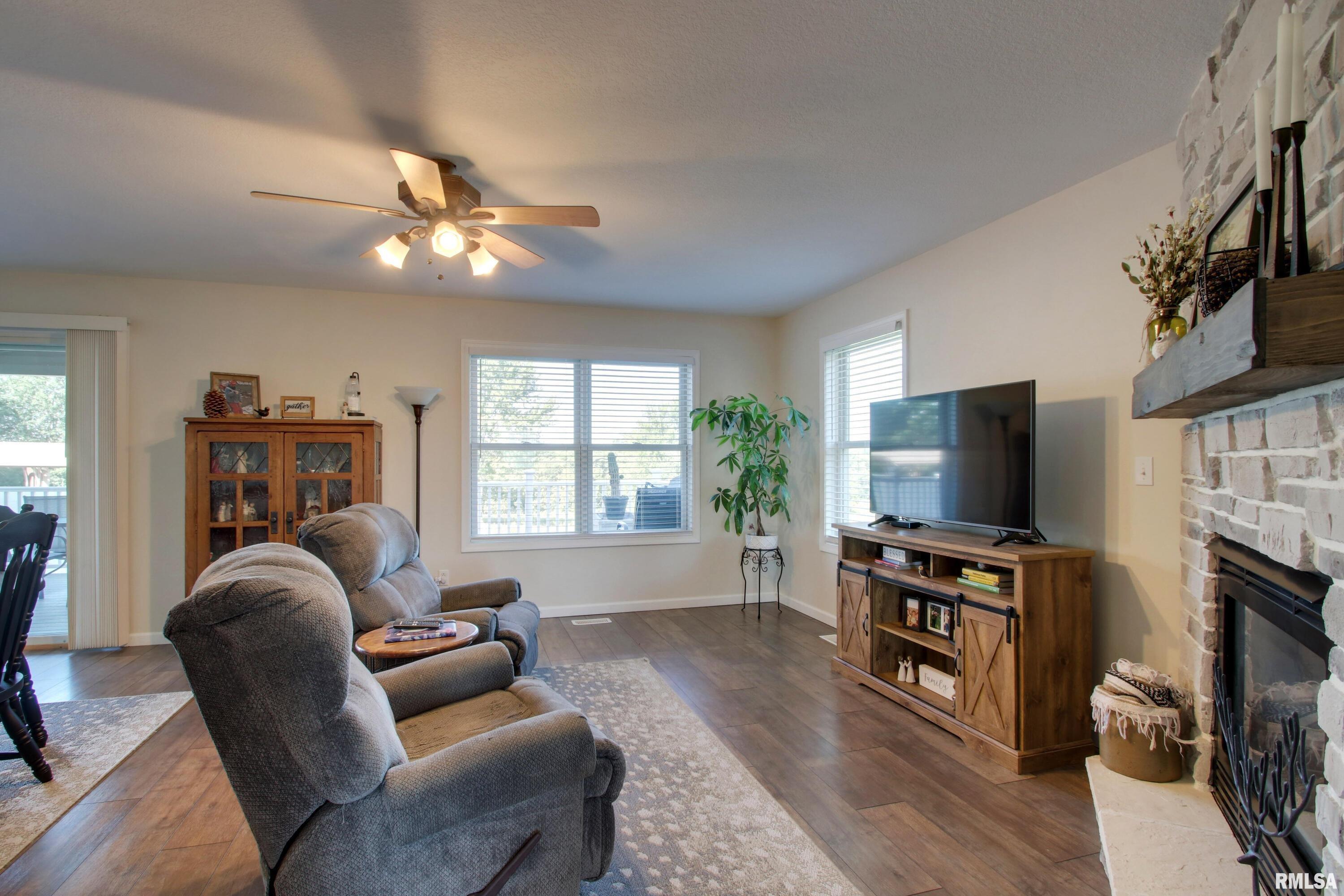 1122 Maas Road Quincy, IL 62305 - Photo 9 of 28 Gallery Image 9