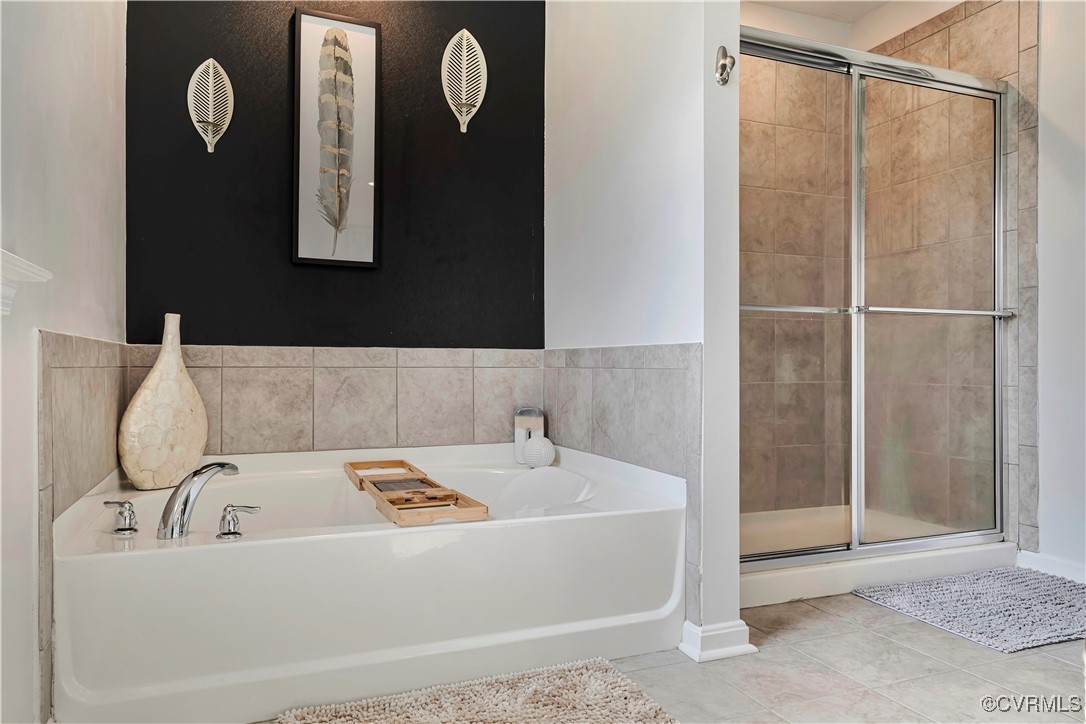 7232 Cress Terrace New Kent, VA 23124 - Photo 26 of 42 a bathroom with a tub and mirror