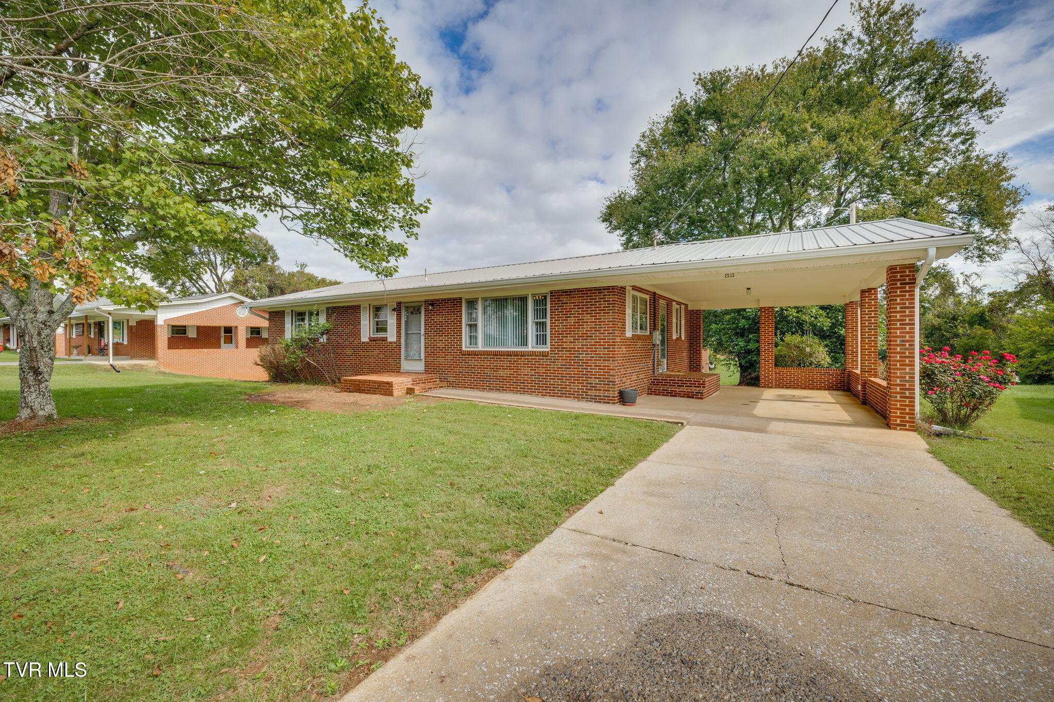 2035 Jones Bridge Road Greeneville, TN 37743 - Photo 3 of 25 003