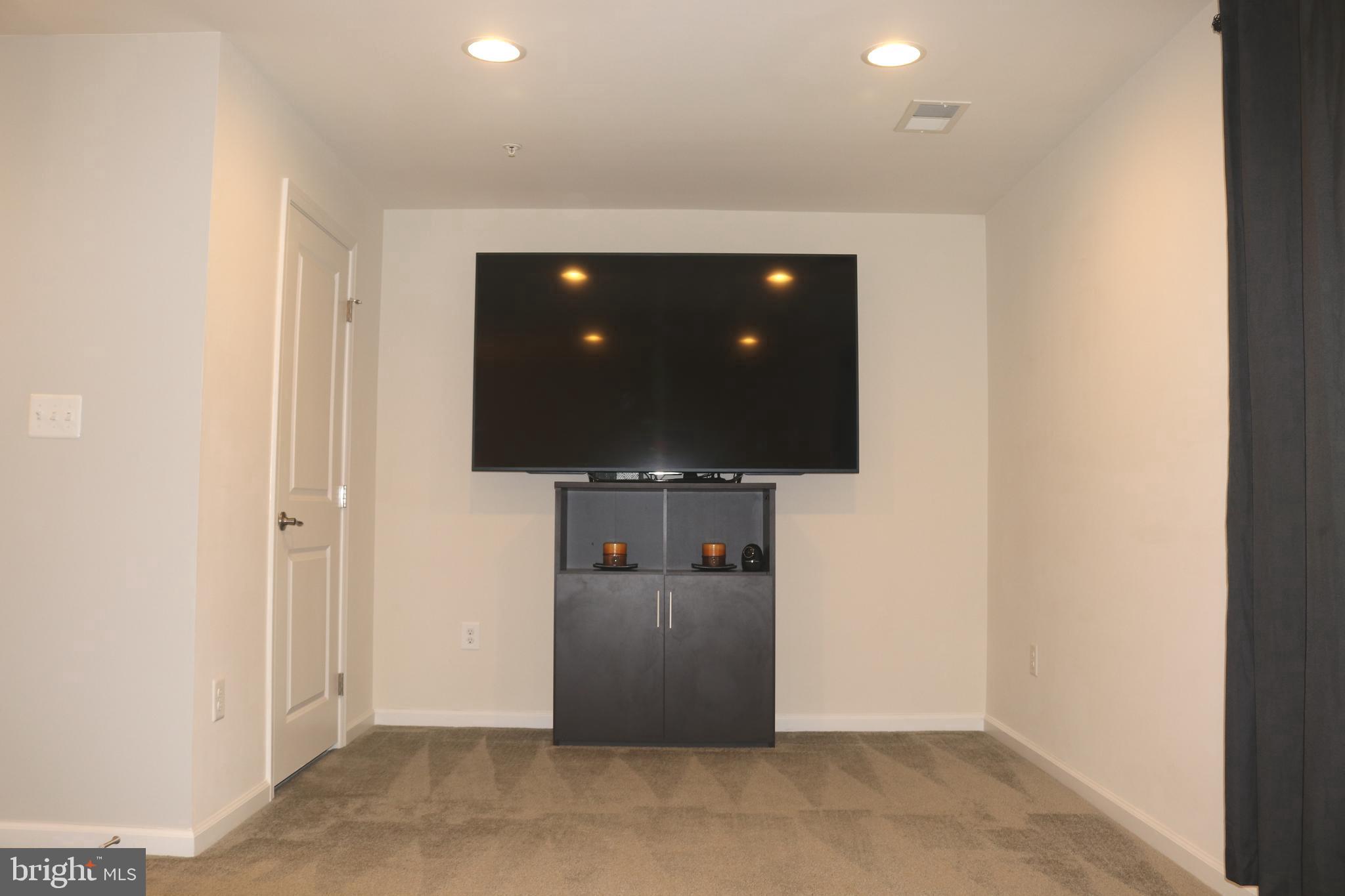 7345 Summit Rock Road Elkridge, MD 21075 - Photo 6 of 31 Entry level rec room