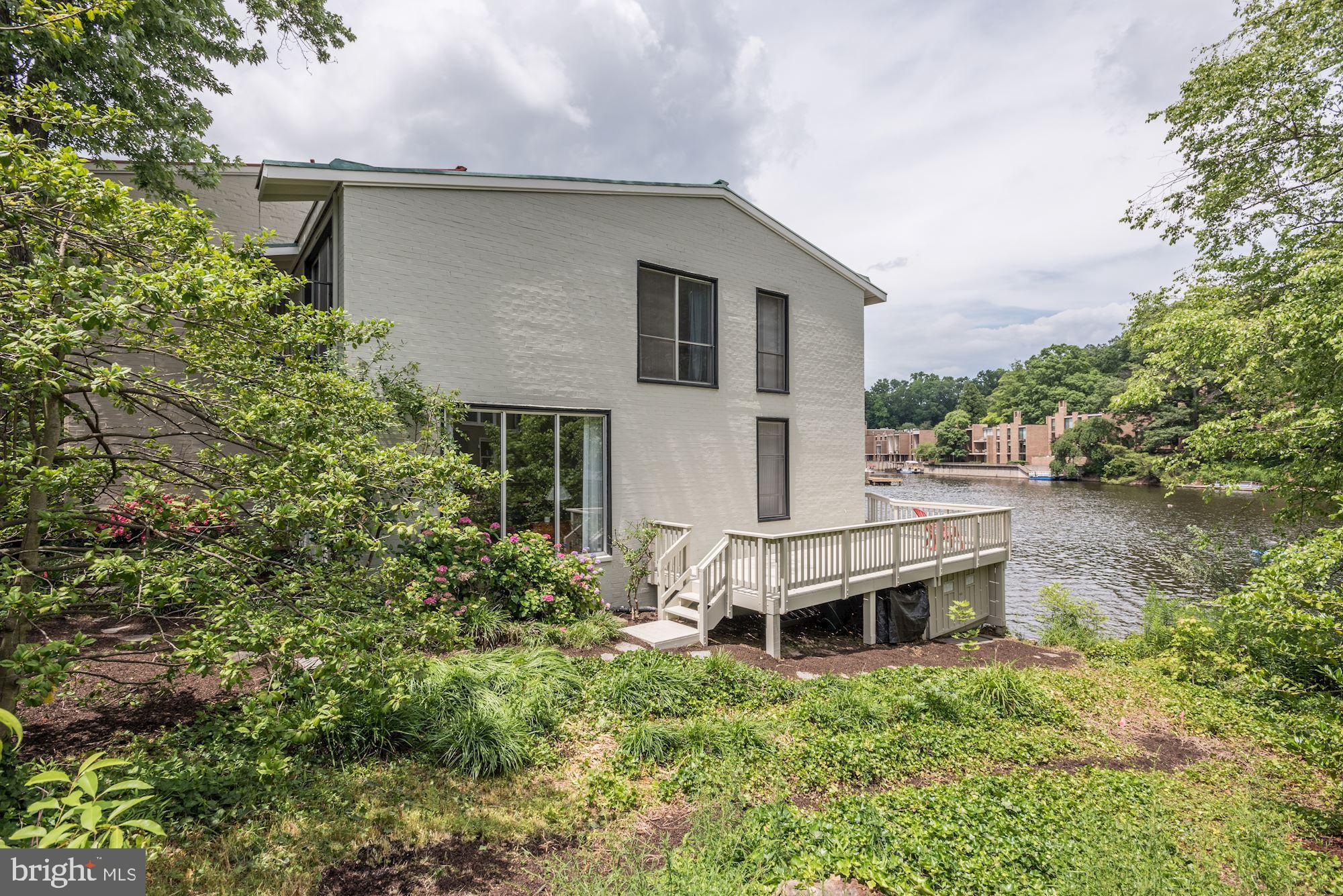 11424 Waterview Cluster Reston, VA 20190 - Photo 4 of 59