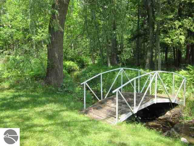 7600 South Dunns Farm Road Maple City, MI 49664 - Photo 11 of 25 1734018-10.JPG