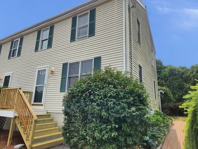 $389,900 | 6 Correia Circle, Unit B, Milford, MA 01757