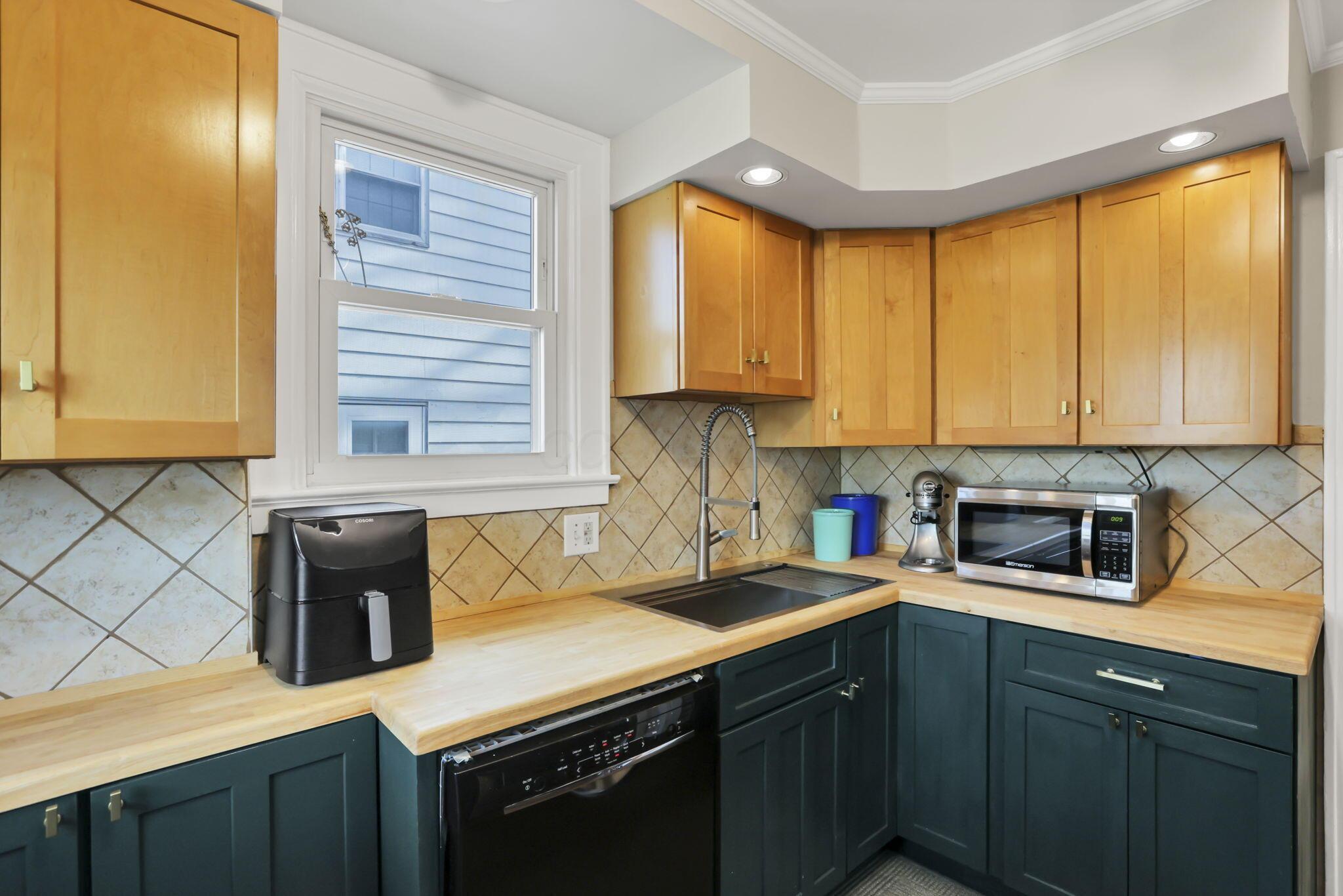 845 South Cassingham Road Columbus, OH 43209 - Photo 12 of 26 Kitchen
