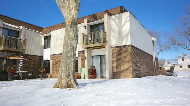 $249,900 | 521 73rd Street, Unit 105, Downers Grove, IL 60516