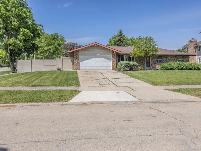 $359,900 | 601 Fairlane Drive, Joliet, IL 60435