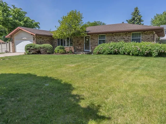 $359,900 | 601 Fairlane Drive, Joliet, IL 60435