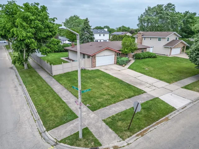 $359,900 | 601 Fairlane Drive, Joliet, IL 60435