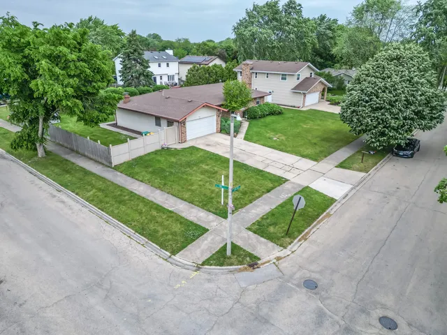 $359,900 | 601 Fairlane Drive, Joliet, IL 60435