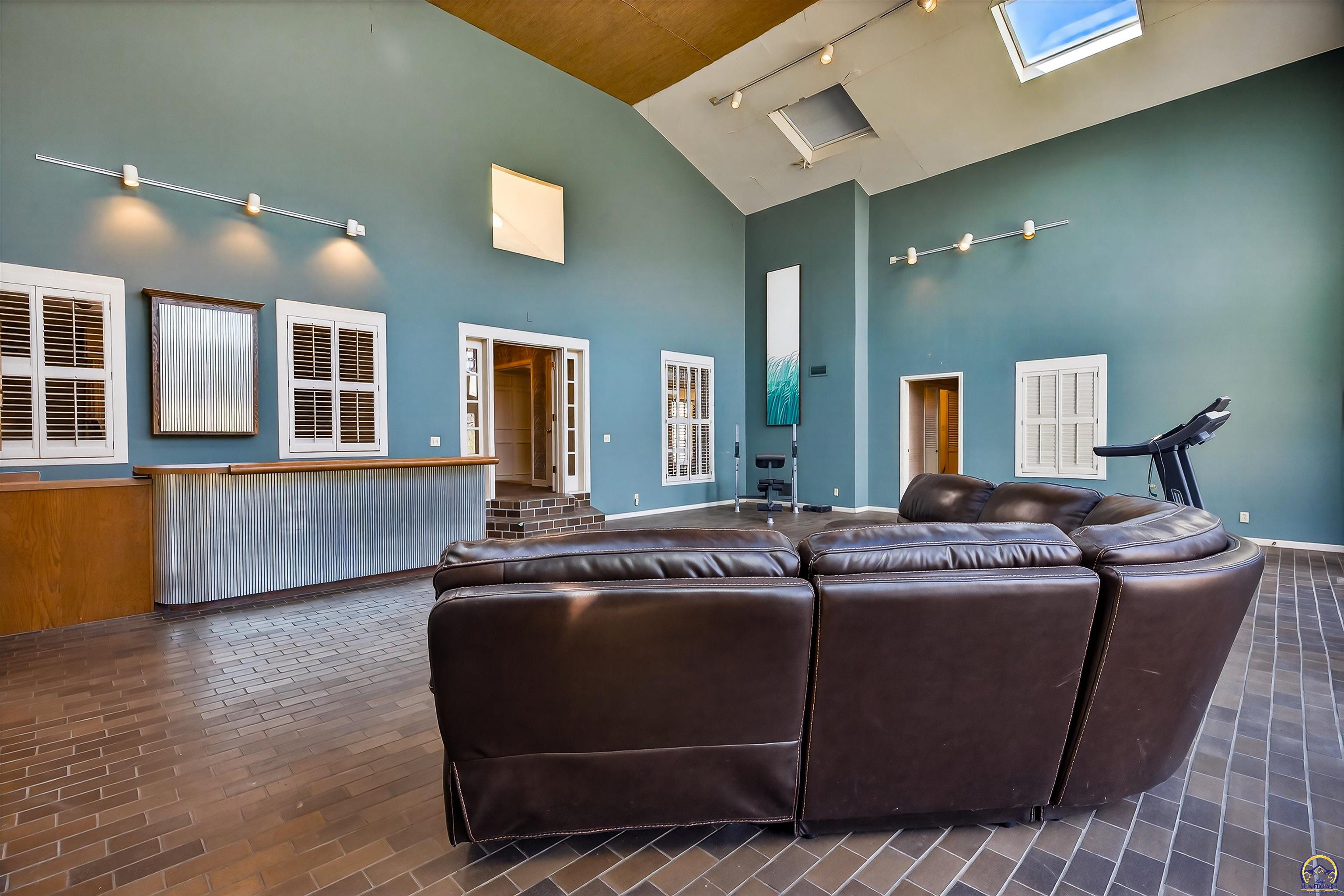 200 Southwest Yorkshire Road Topeka, KS 66606 - Photo 15 of 64