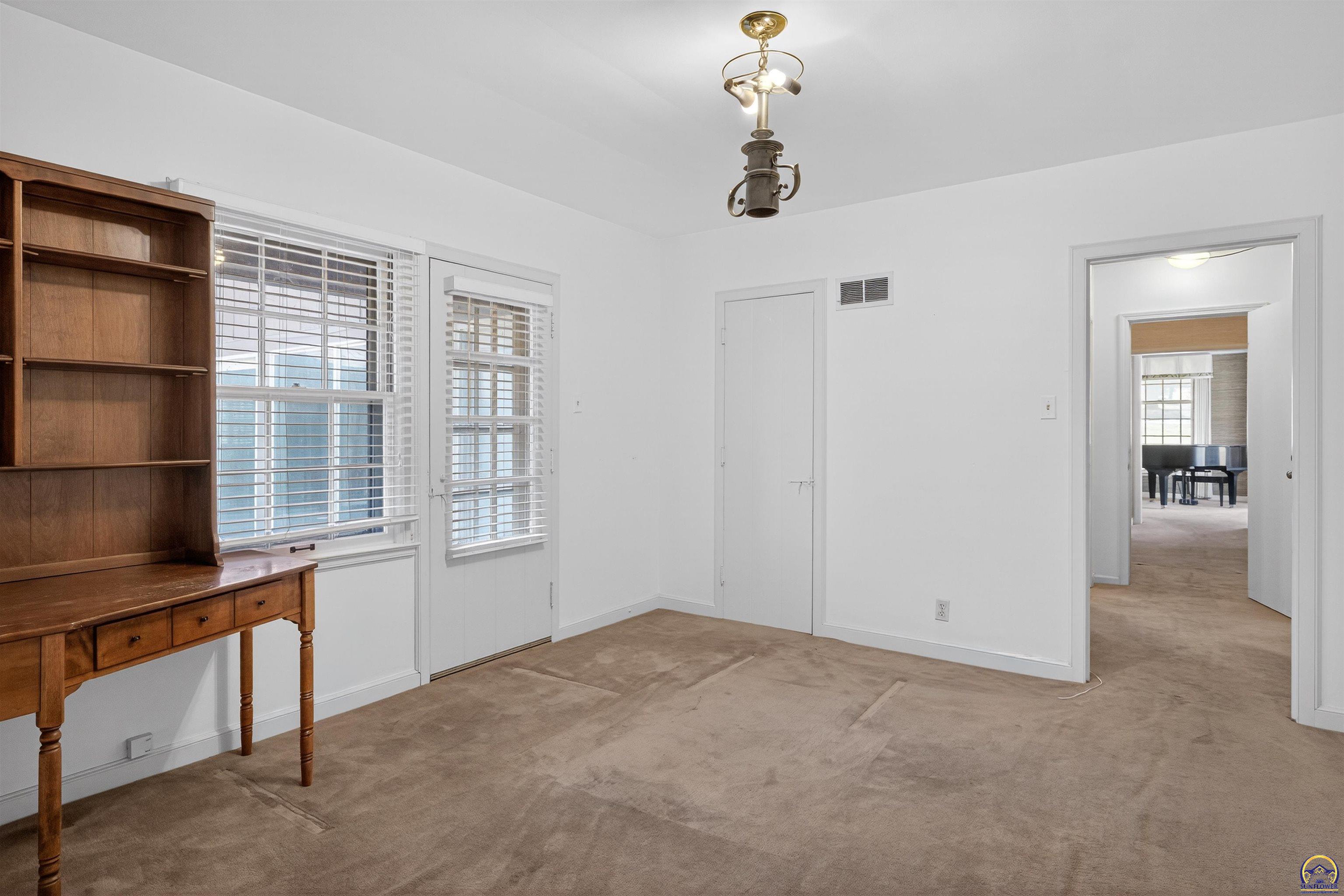 200 Southwest Yorkshire Road Topeka, KS 66606 - Photo 38 of 64