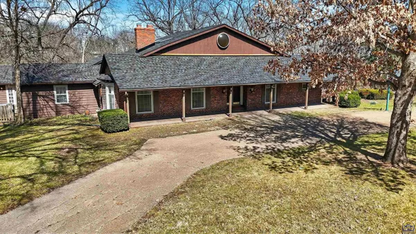 $399,000 | 200 Southwest Yorkshire Road, Topeka, KS 66606