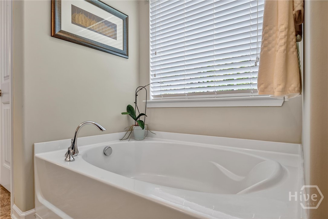 280 Willow Point Circle Savannah, GA 31407 - Photo 25 of 49 Primary garden tub