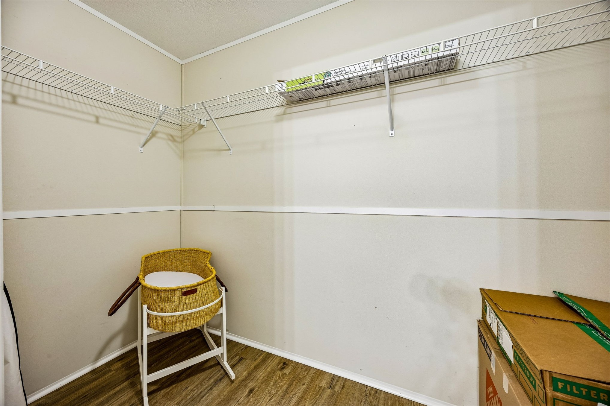 54124 Catherine Avenue Callahan, FL 32011 - Photo 27 of 29 a room with a table and a chair