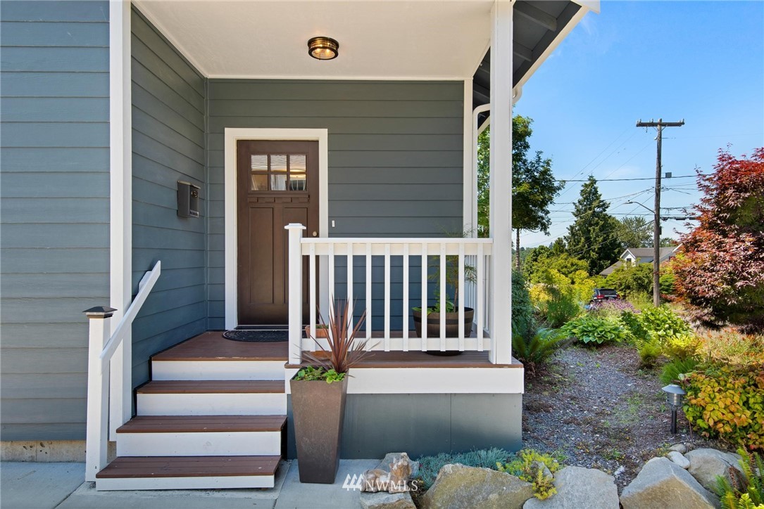 1219 Southwest Myrtle Street Seattle, WA 98106 - Photo 3 of 29 Gallery Image 3