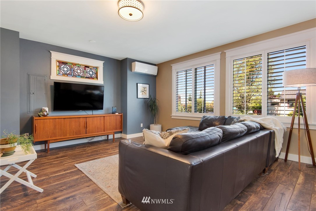 1219 Southwest Myrtle Street Seattle, WA 98106 - Photo 5 of 29 Gallery Image 5