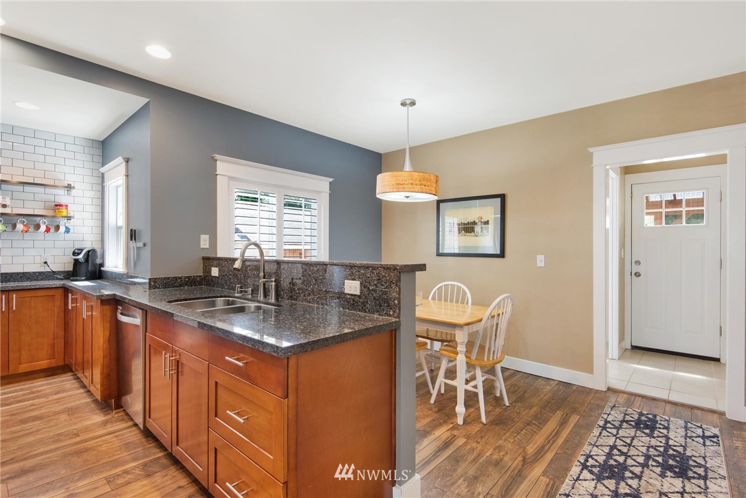 1219 Southwest Myrtle Street Seattle, WA 98106 - Photo 9 of 29 Gallery Image 9