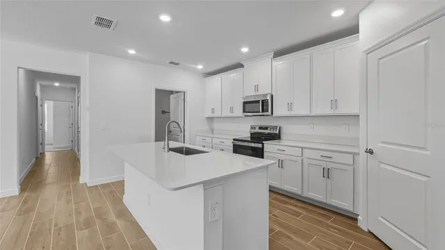 $279,900 | 10965 Teal Lagoon Isle, San Antonio, FL 33576