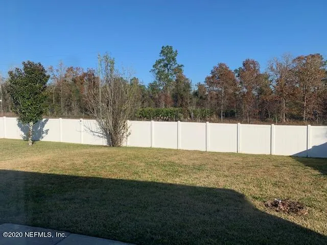 a view of yard with trees