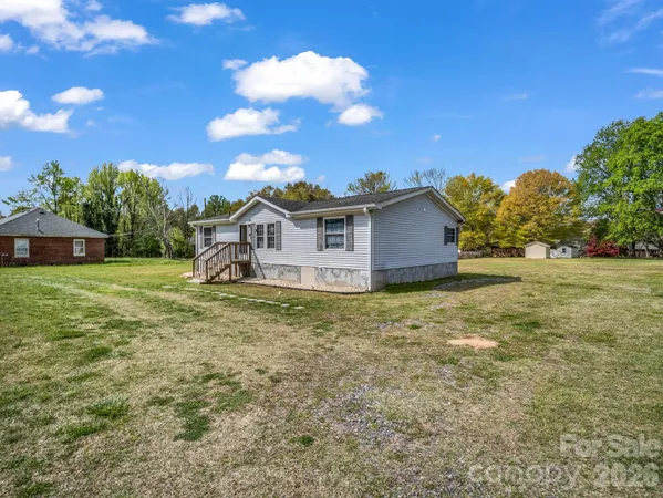 a view of a house with a backyard