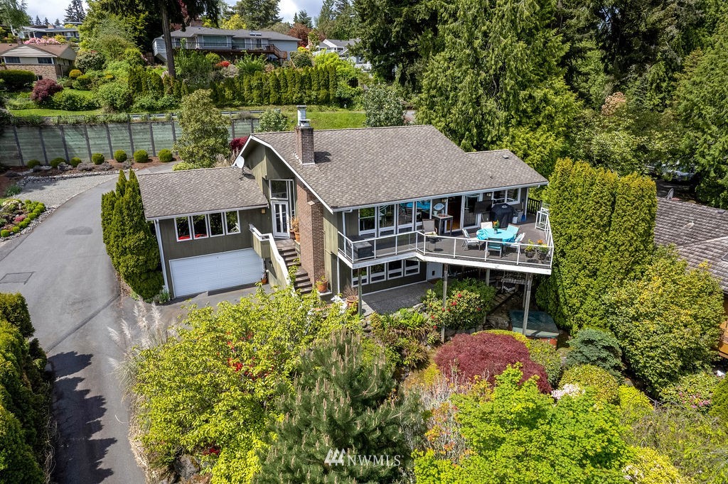 an aerial view of a house with yard swimming pool and outdoor seating