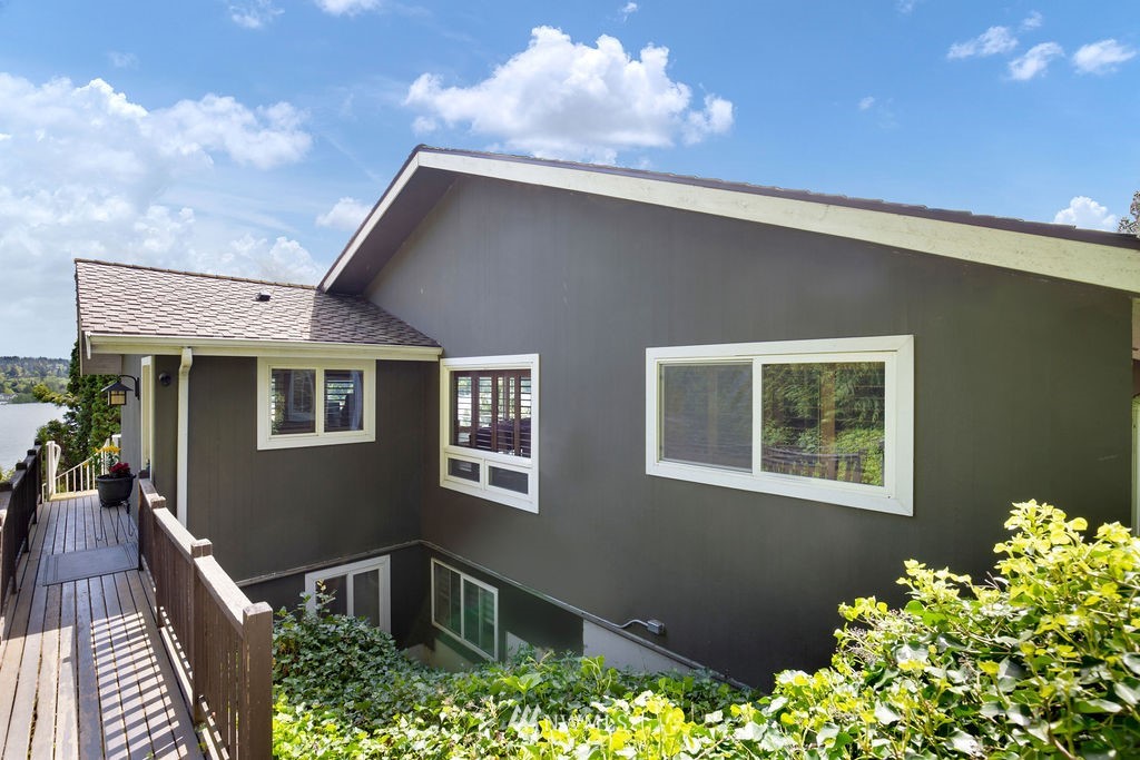 4044 East Mercer Way Mercer Island, WA 98040 - Photo 25 of 37 a front view of a house with a yard