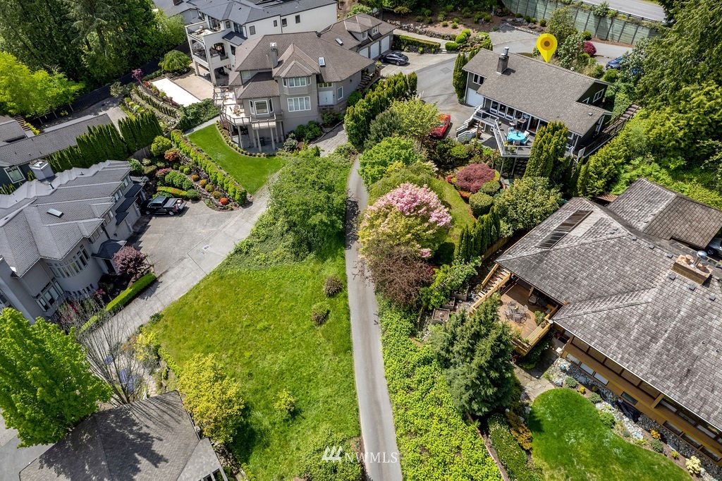 4044 East Mercer Way Mercer Island, WA 98040 - Photo 28 of 37 an aerial view of a house with garden space and sitting area