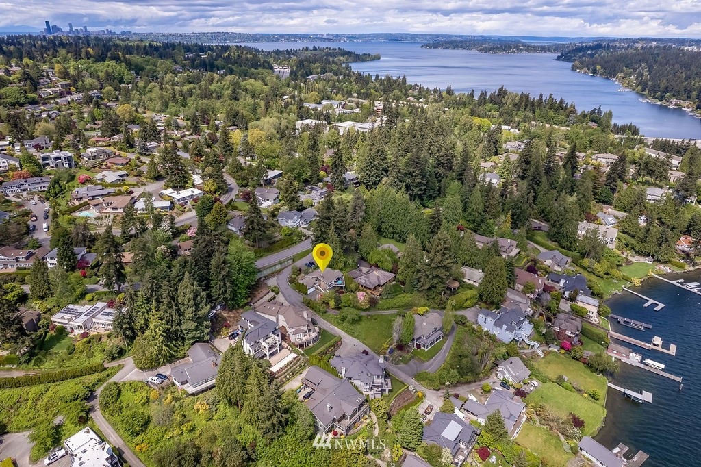 4044 East Mercer Way Mercer Island, WA 98040 - Photo 31 of 37 an aerial view of a houses with a yard