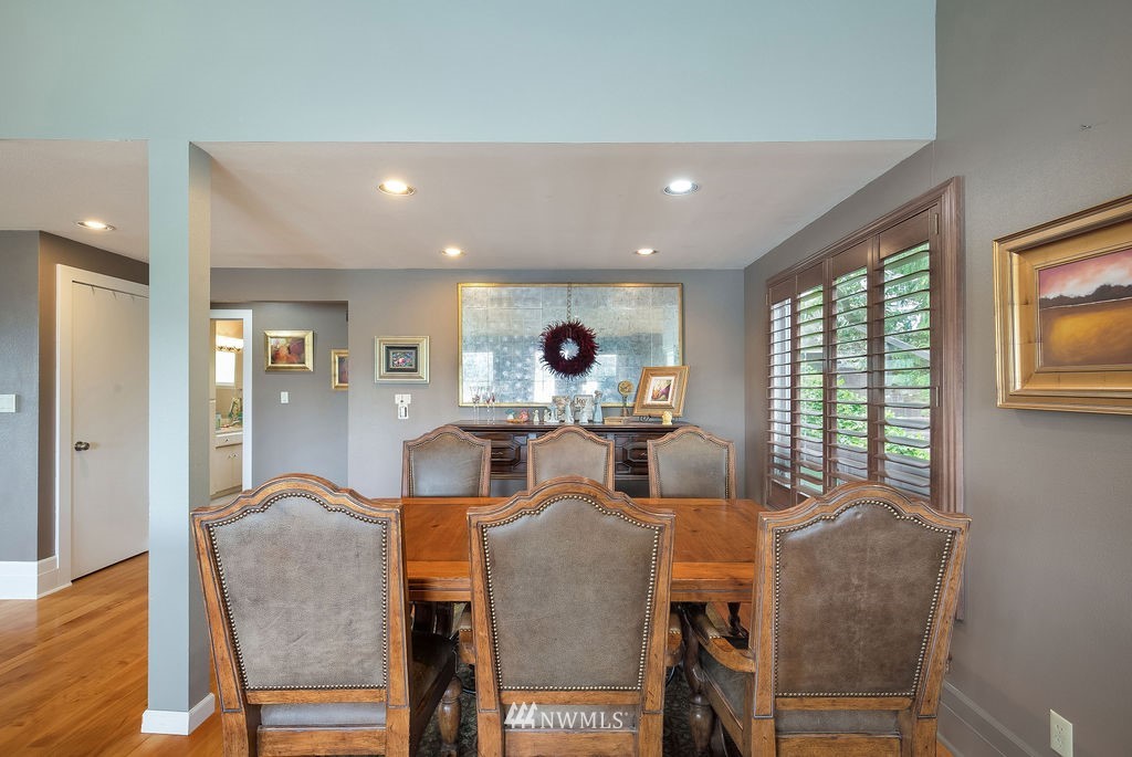 4044 East Mercer Way Mercer Island, WA 98040 - Photo 8 of 37 a dining room with furniture and window