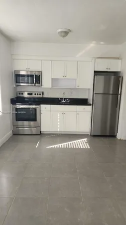 $2,100 | 2821 Southwest 39th Avenue, Unit 2821, Miami, FL 33134