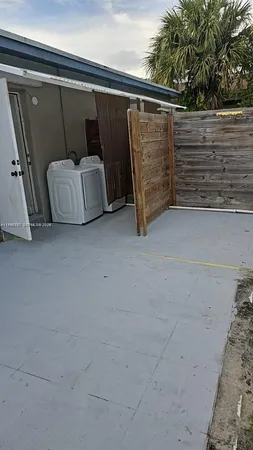 $2,100 | 2821 Southwest 39th Avenue, Unit 2821, Miami, FL 33134