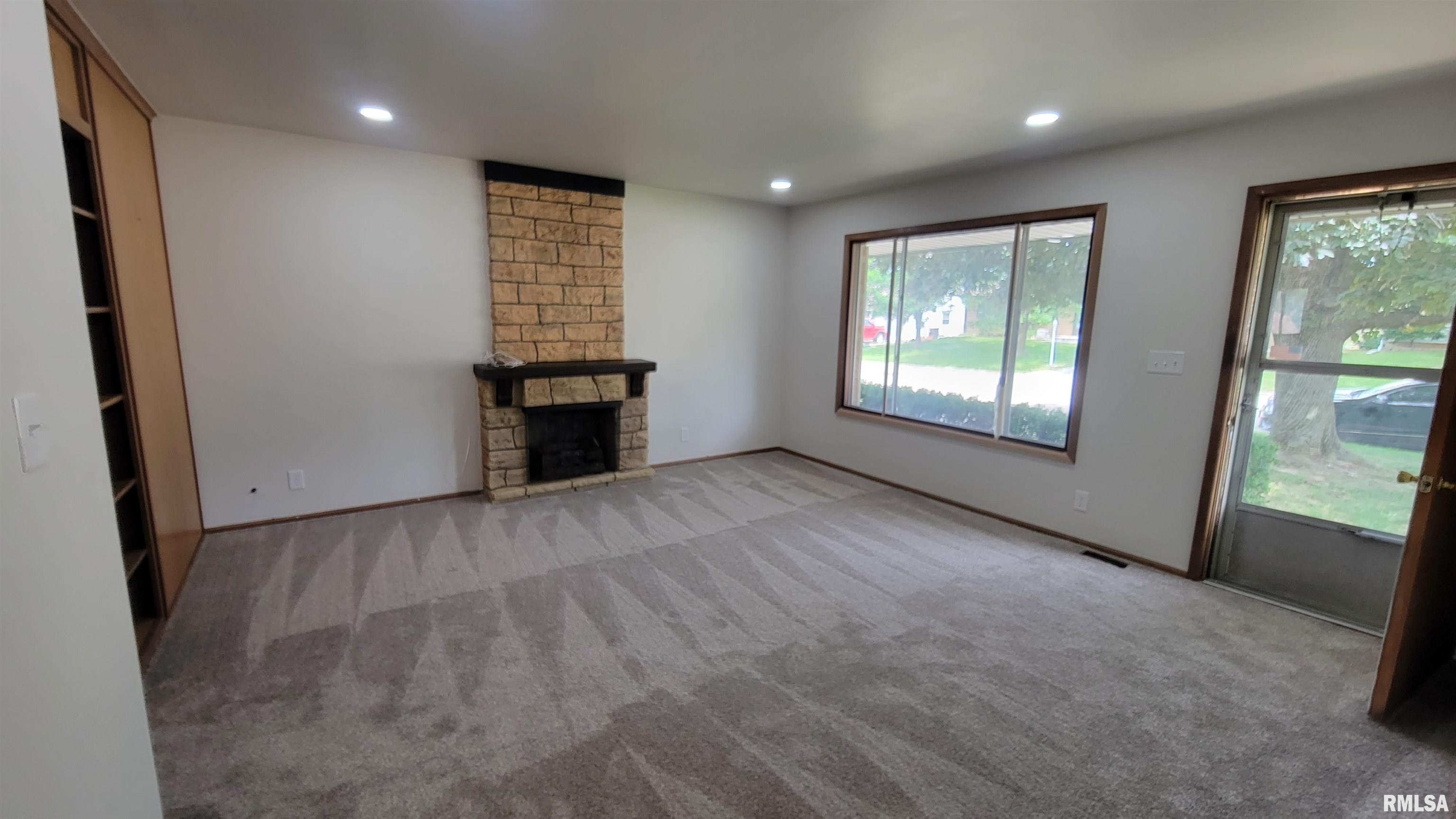 309 Dundee Road East Peoria, IL 61611 - Photo 3 of 19 Gallery Image 3