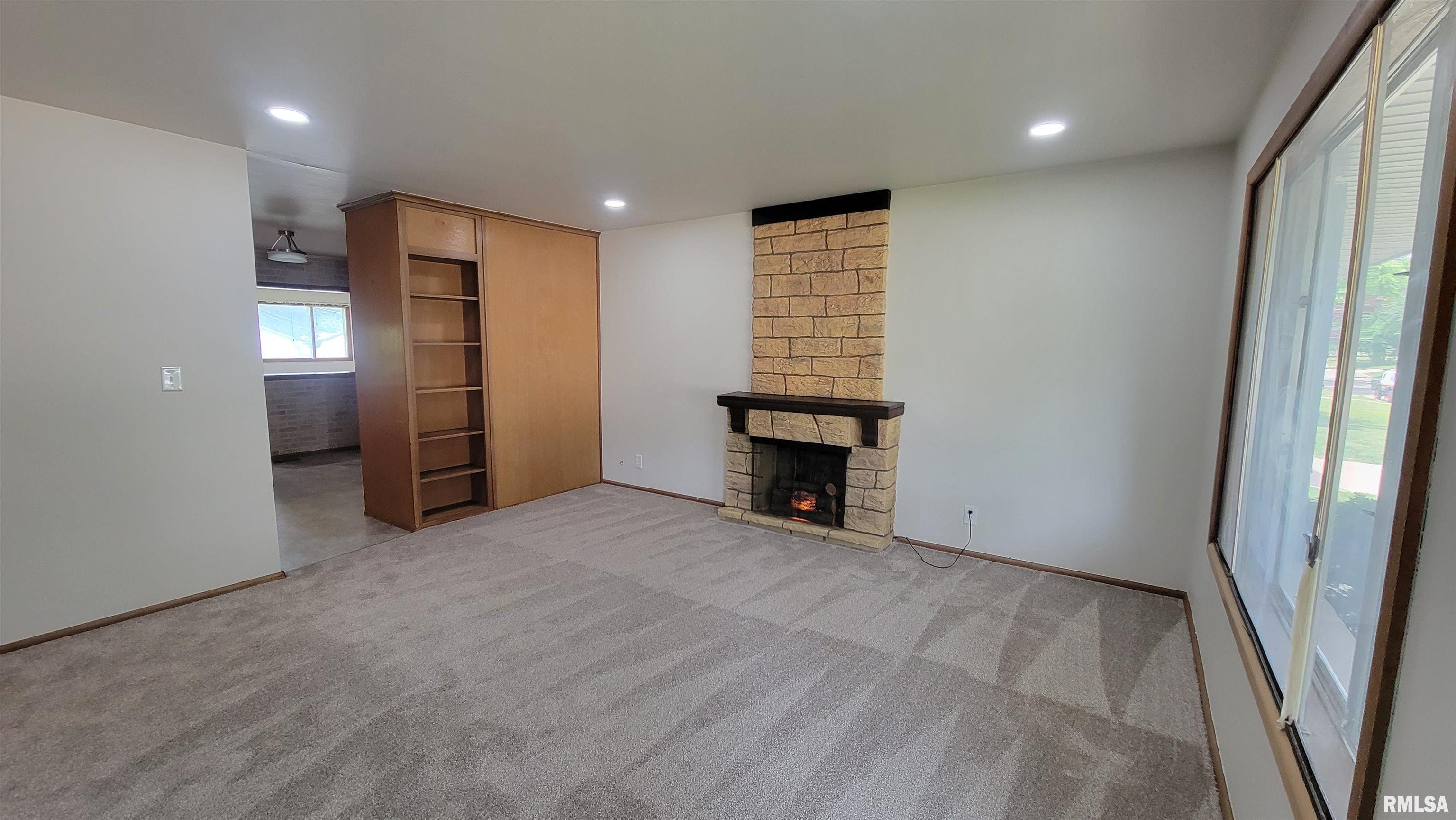 309 Dundee Road East Peoria, IL 61611 - Photo 4 of 19 Gallery Image 4