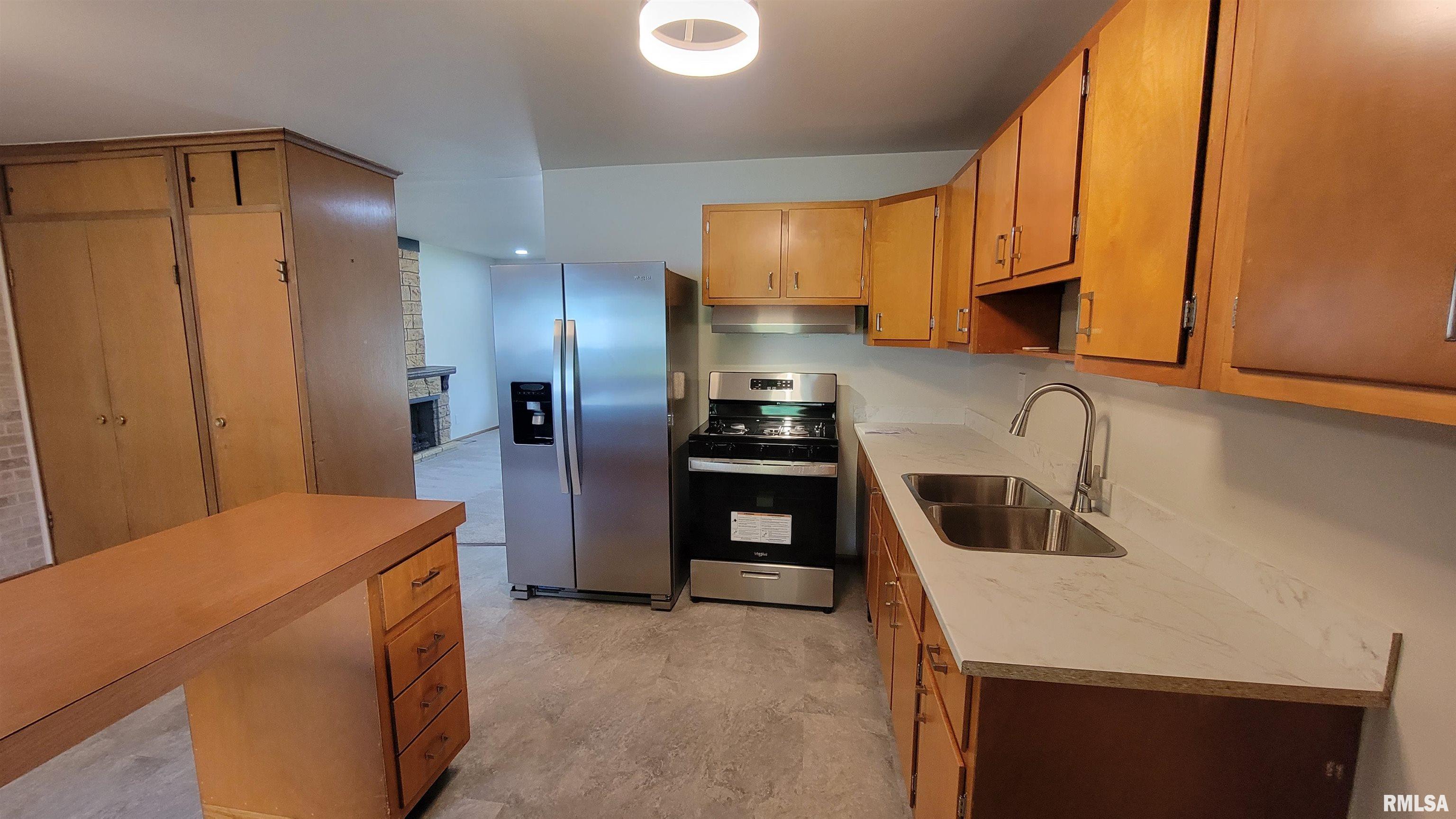 309 Dundee Road East Peoria, IL 61611 - Photo 5 of 19 Gallery Image 5