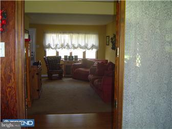 244 West Chelton Road Brookhaven, PA 19015 - Photo 6 of 12 Living Room