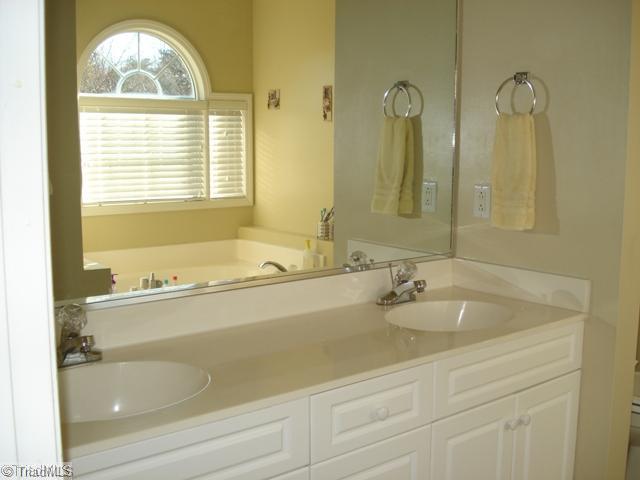 3111 Havasu Way High Point, NC 27265 - Photo 14 of 16 Master Bath/Spa.