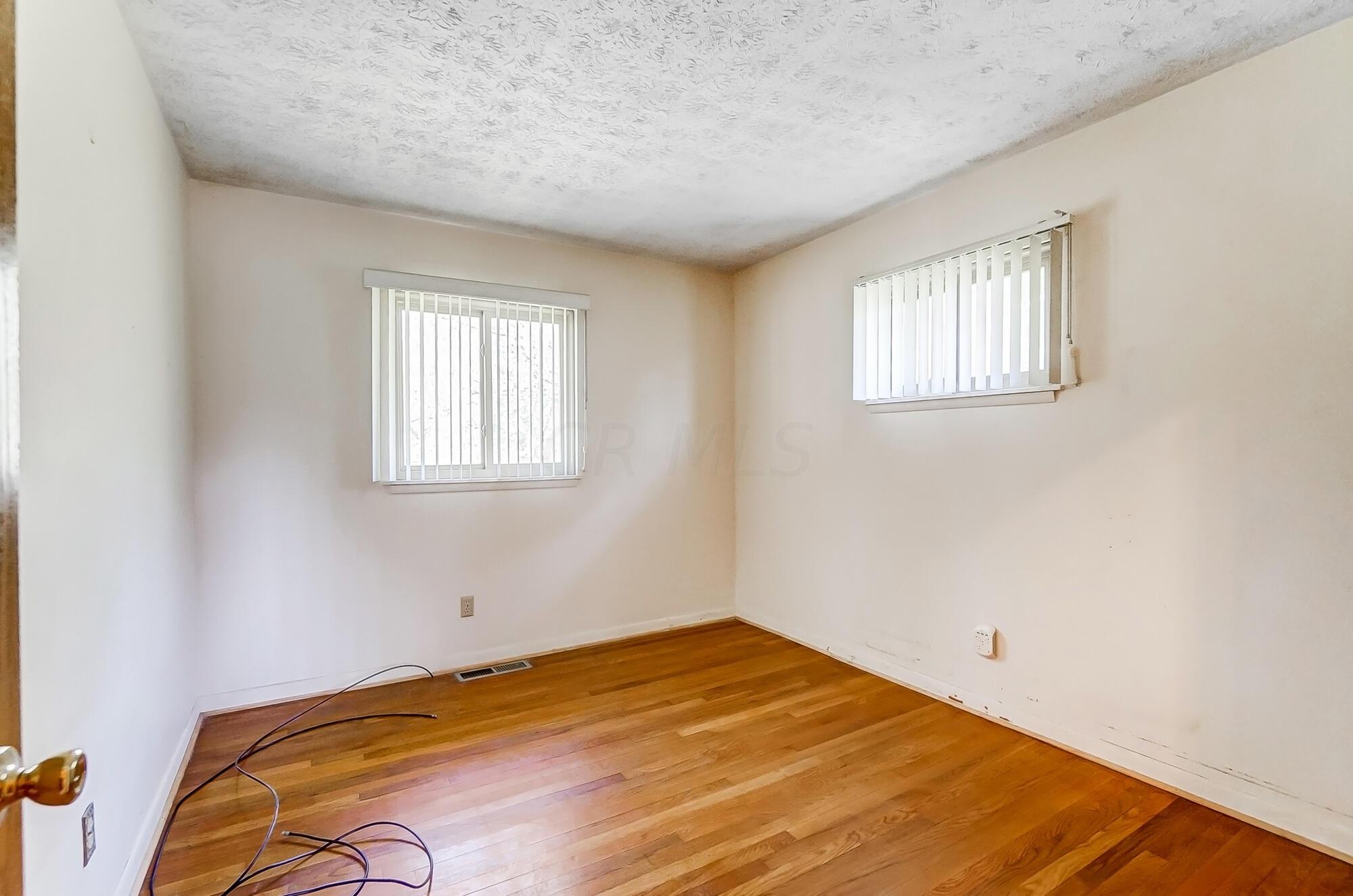 2094 Ward Road Columbus, OH 43224 - Photo 15 of 35 016