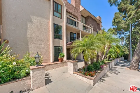 $899,000 | 12321 Ocean Park Boulevard, Unit 7, Los Angeles, CA 90064