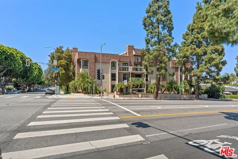 $899,000 | 12321 Ocean Park Boulevard, Unit 7, Los Angeles, CA 90064