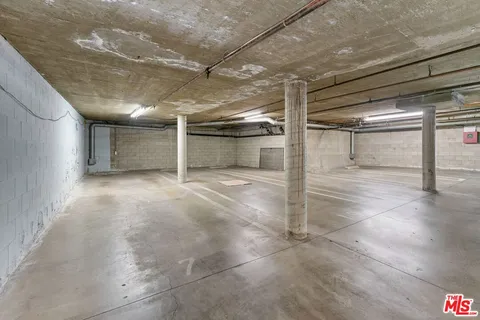 $899,000 | 12321 Ocean Park Boulevard, Unit 7, Los Angeles, CA 90064