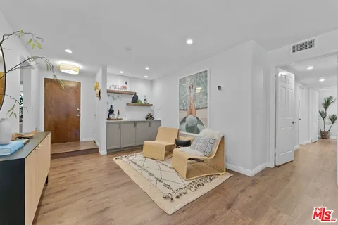 $899,000 | 12321 Ocean Park Boulevard, Unit 7, Los Angeles, CA 90064