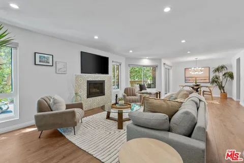 $899,000 | 12321 Ocean Park Boulevard, Unit 7, Los Angeles, CA 90064