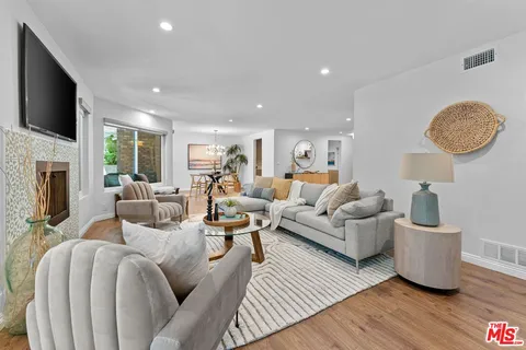 $899,000 | 12321 Ocean Park Boulevard, Unit 7, Los Angeles, CA 90064