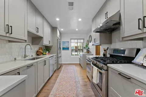 $899,000 | 12321 Ocean Park Boulevard, Unit 7, Los Angeles, CA 90064